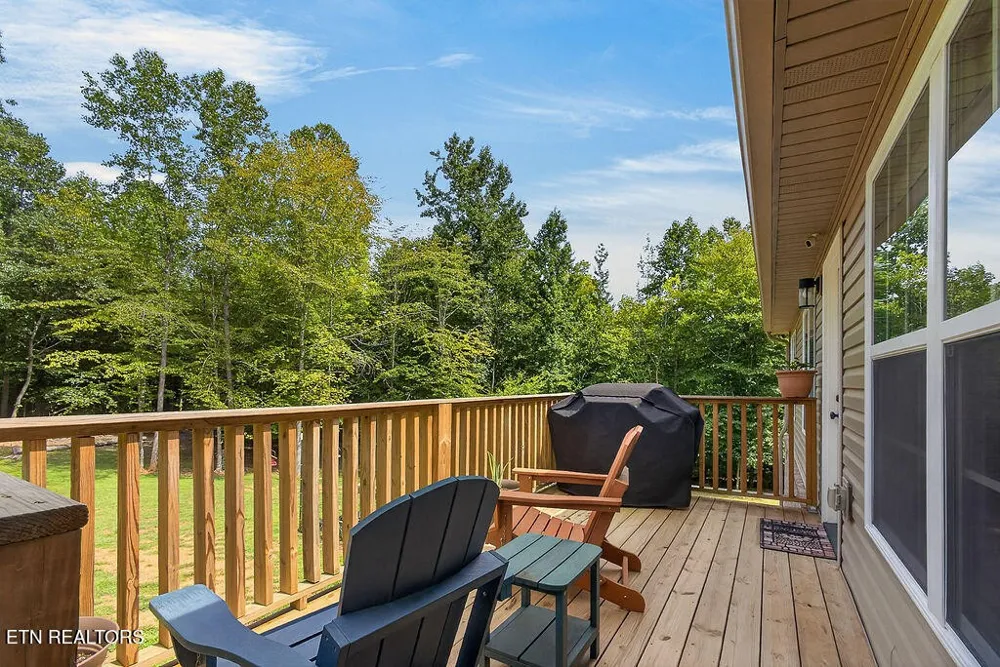 4020 Fox Hills Drive Louisville, TN 37777