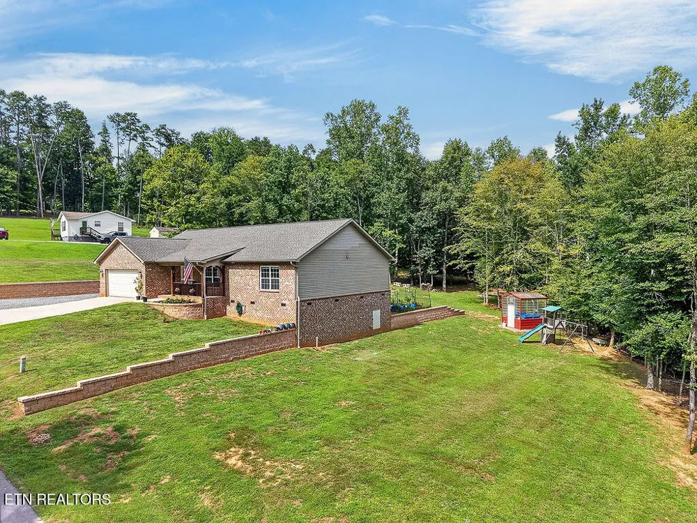 4020 Fox Hills Drive Louisville, TN 37777