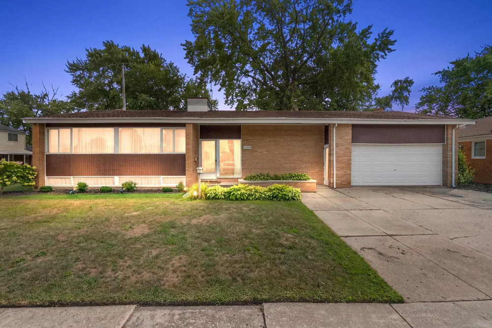 22830 Visnaw Street St Clair Shores City, MI 48081