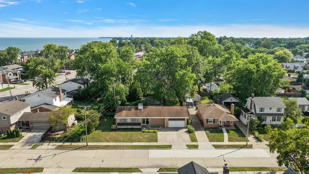 22830 Visnaw Street St Clair Shores City, MI 48081