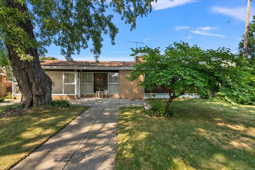 22830 Visnaw Street St Clair Shores City, MI 48081