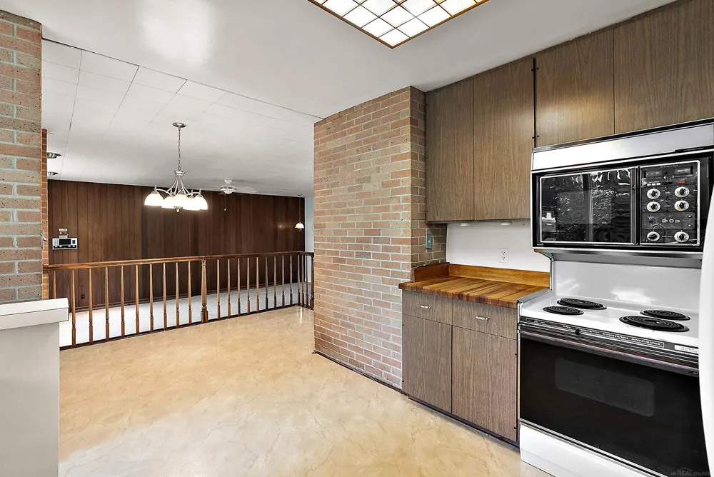 22830 Visnaw Street St Clair Shores City, MI 48081
