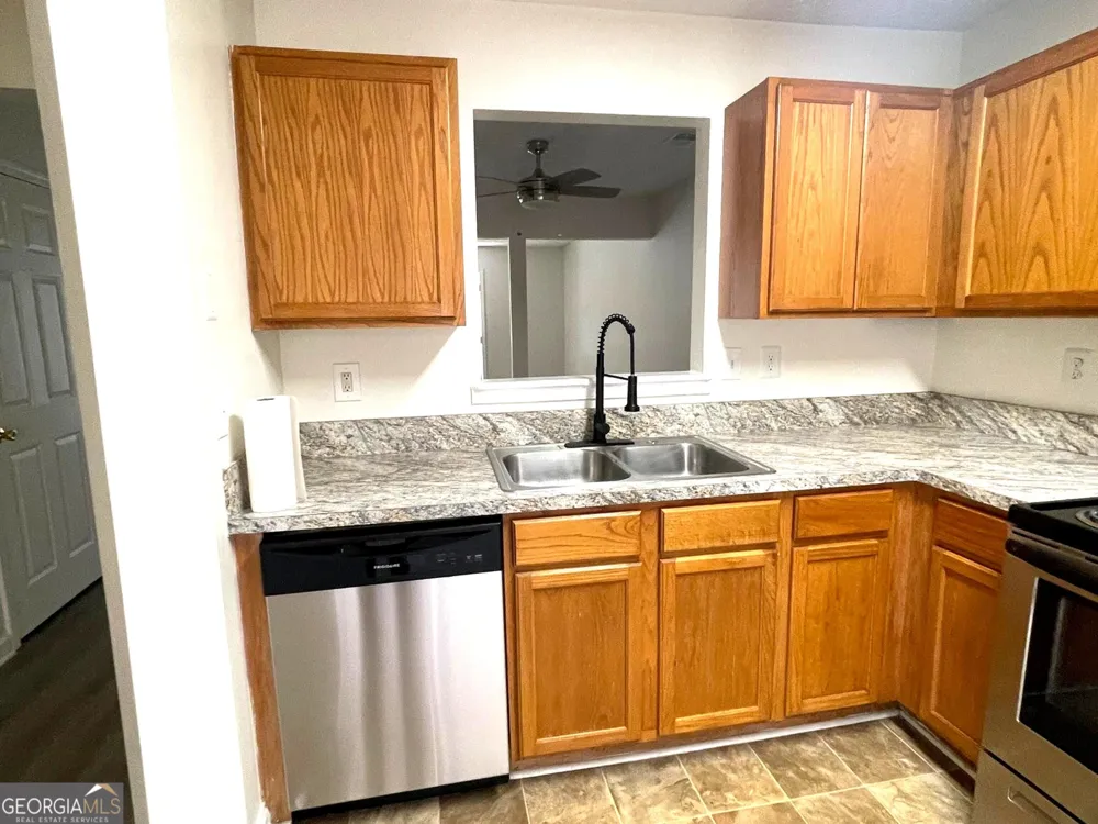 3168 Kingswood GLN Decatur, GA 30034