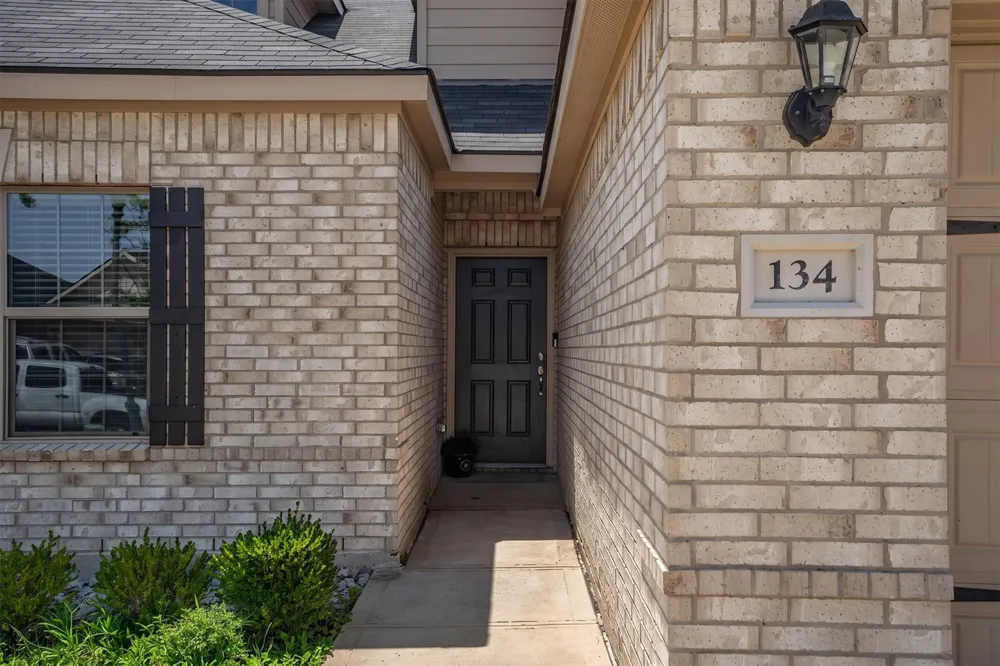 134 Morning Glory Sanger, TX 76266
