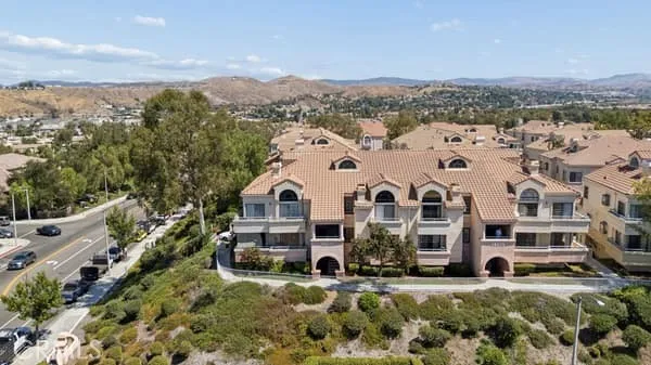 18215 Flynn #124 Canyon Country, CA 91387