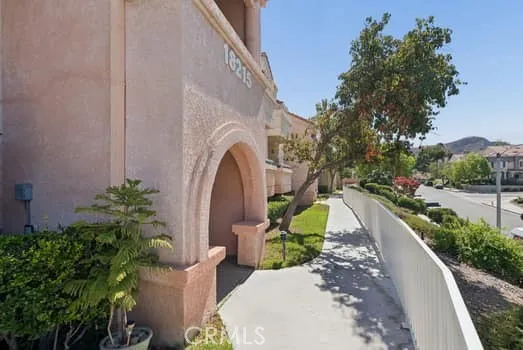 18215 Flynn #124 Canyon Country, CA 91387