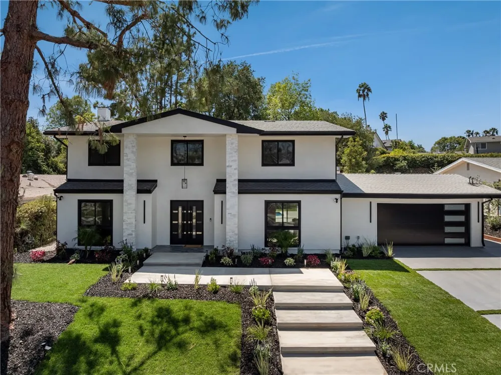 24208 Hatteras Woodland Hills, CA 91367