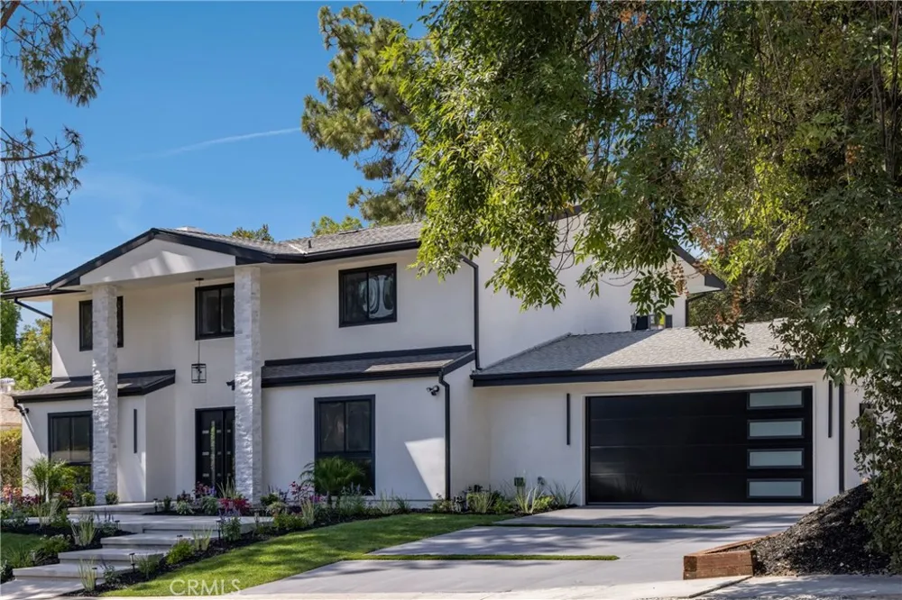 24208 Hatteras Woodland Hills, CA 91367