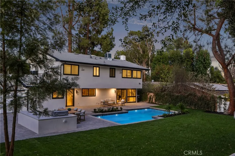 24208 Hatteras Woodland Hills, CA 91367
