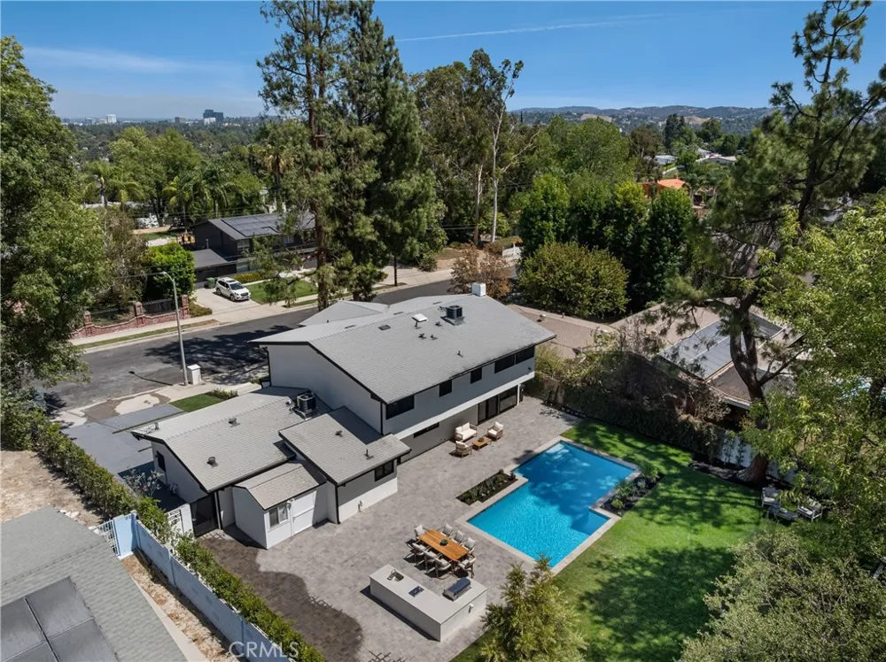 24208 Hatteras Woodland Hills, CA 91367