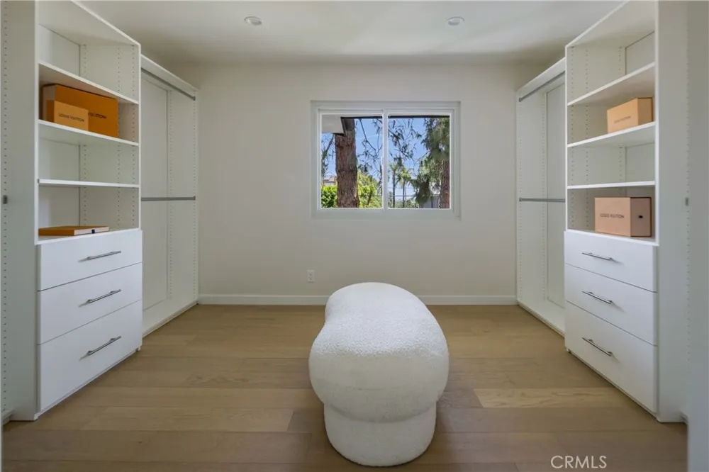 24208 Hatteras Woodland Hills, CA 91367