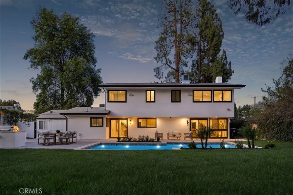 24208 Hatteras Woodland Hills, CA 91367