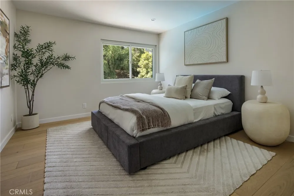 24208 Hatteras Woodland Hills, CA 91367