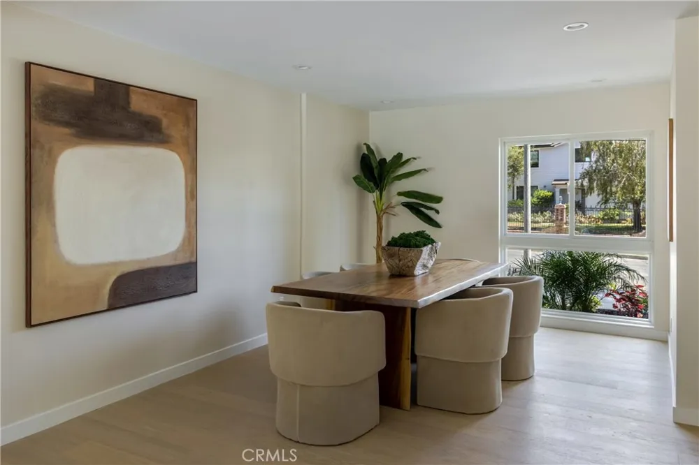 24208 Hatteras Woodland Hills, CA 91367