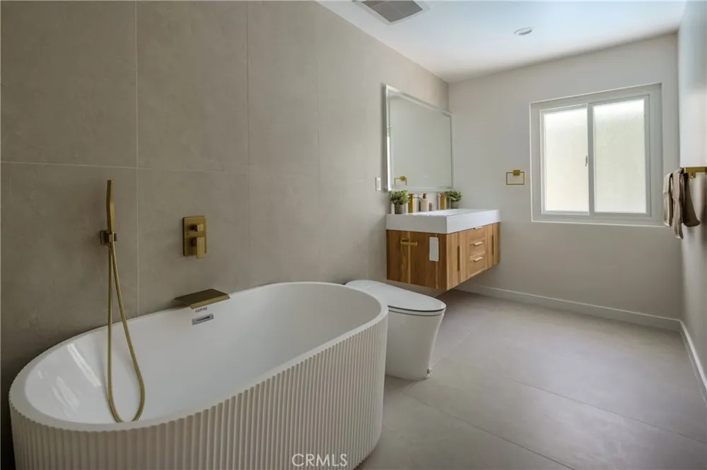 24208 Hatteras Woodland Hills, CA 91367
