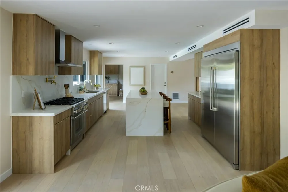 24208 Hatteras Woodland Hills, CA 91367