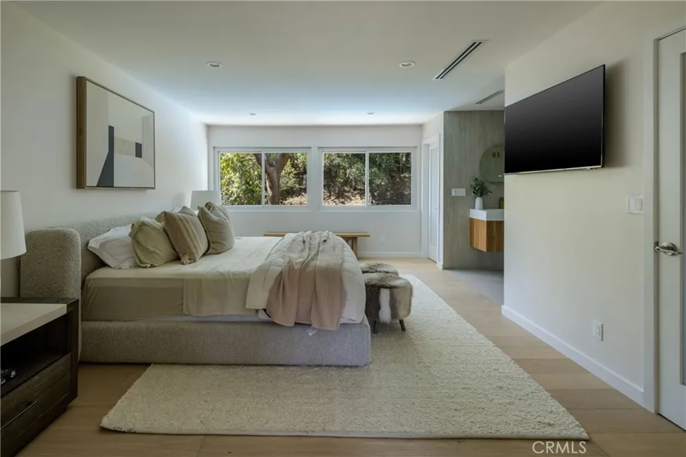 24208 Hatteras Woodland Hills, CA 91367