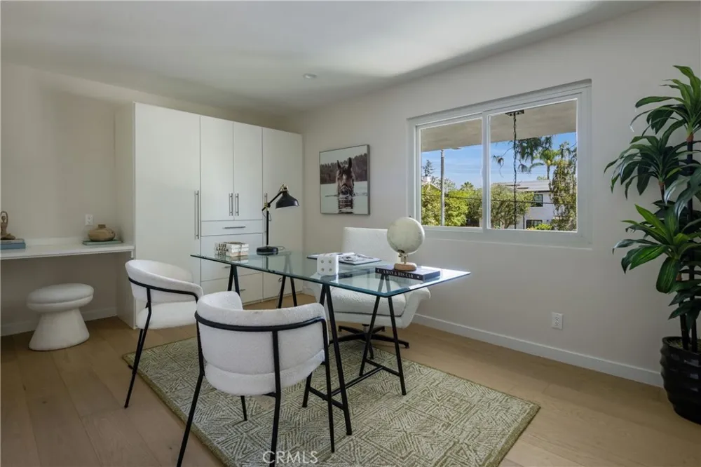 24208 Hatteras Woodland Hills, CA 91367