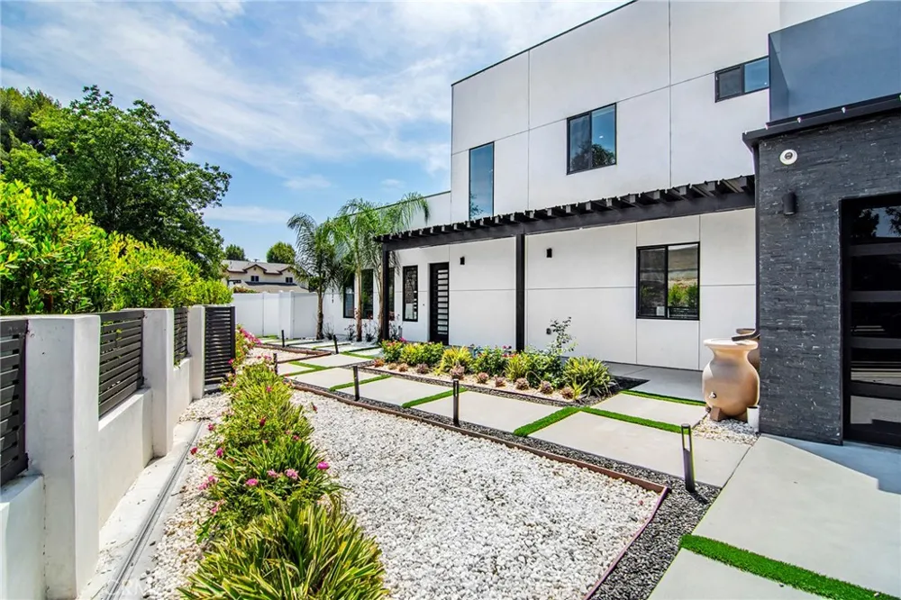 4829 Saloma Avenue Sherman Oaks, CA 91403