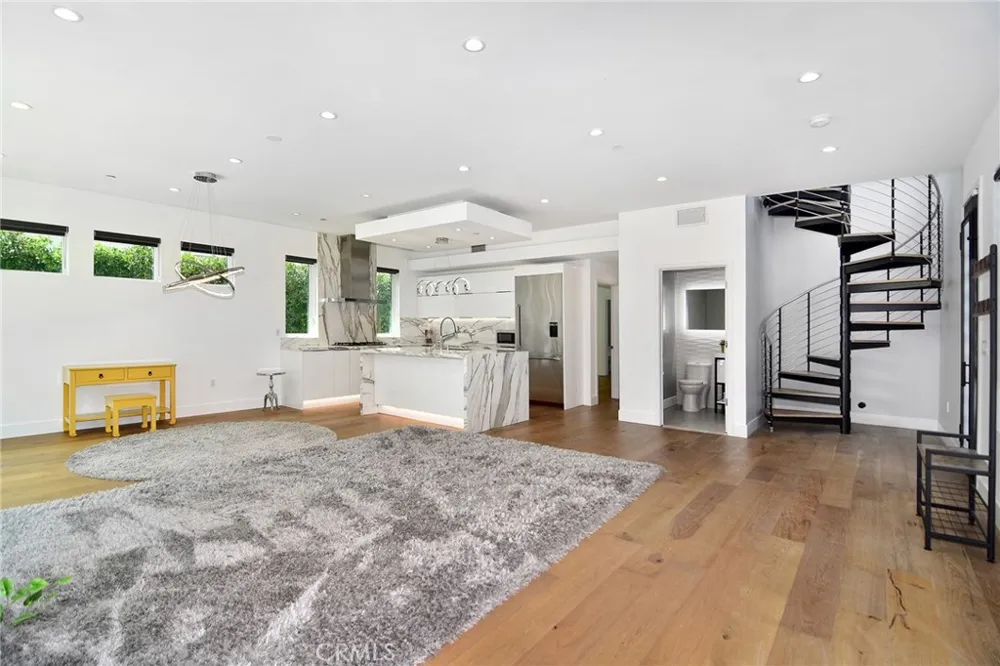 4829 Saloma Avenue Sherman Oaks, CA 91403