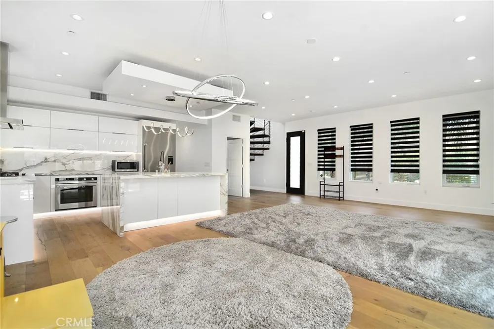 4829 Saloma Avenue Sherman Oaks, CA 91403