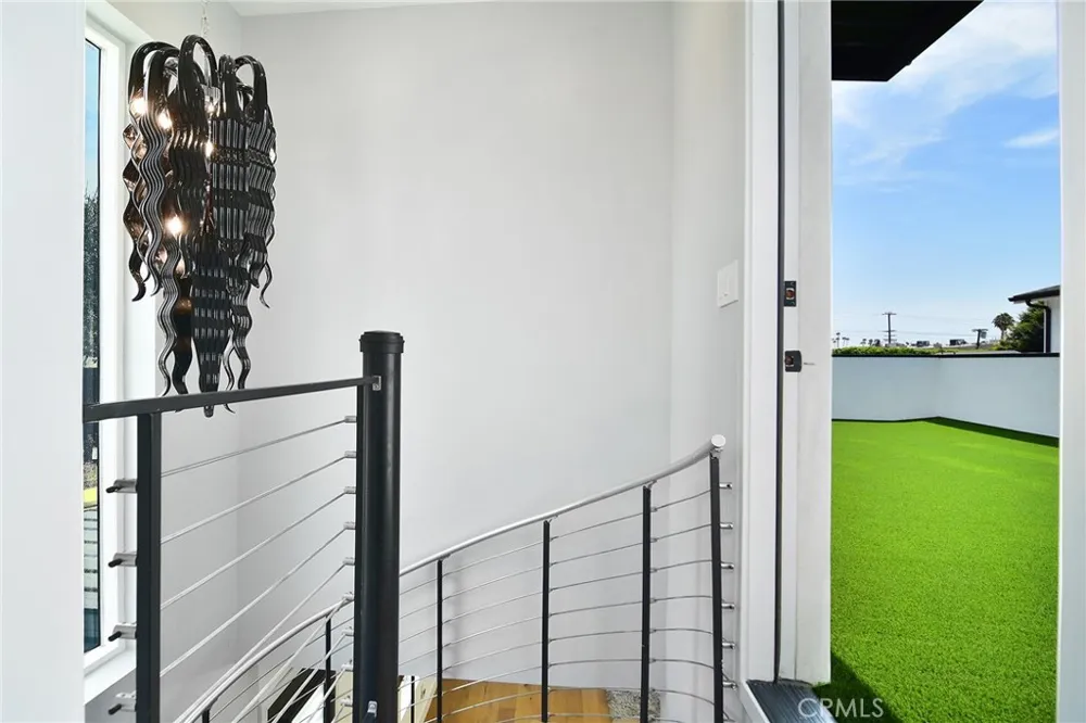 4829 Saloma Avenue Sherman Oaks, CA 91403