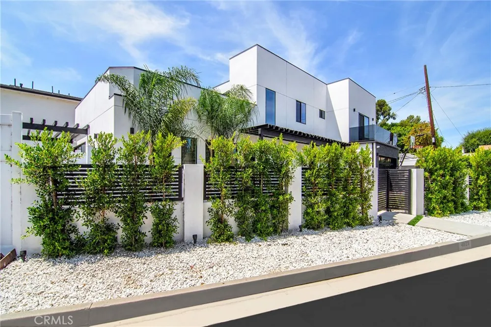 4829 Saloma Avenue Sherman Oaks, CA 91403