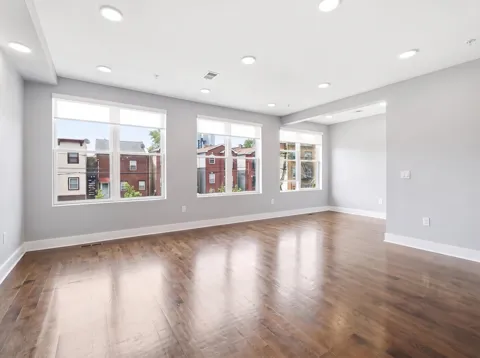 50 LAIDLAW AVE
