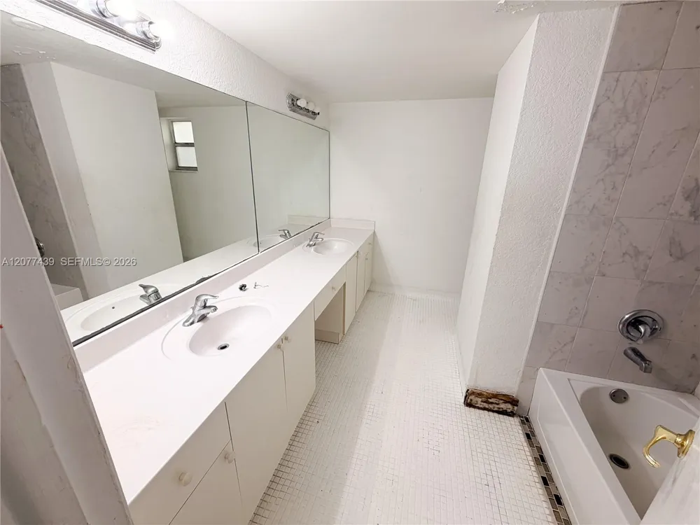 4235 University Dr #103 Sunrise, FL 33351