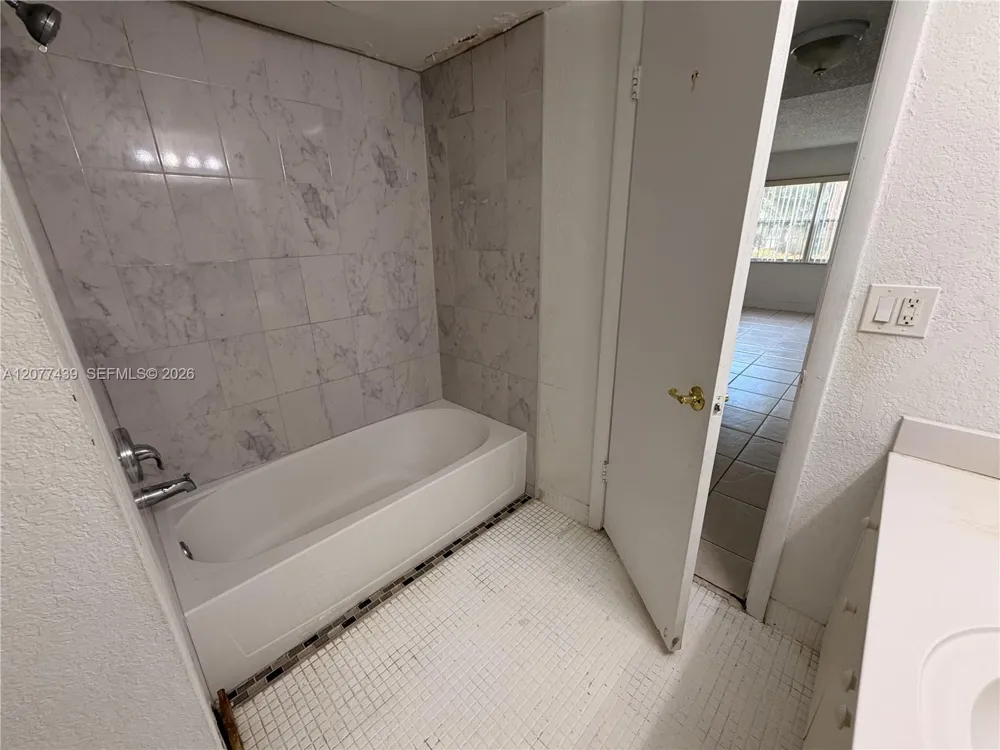 4235 University Dr #103 Sunrise, FL 33351