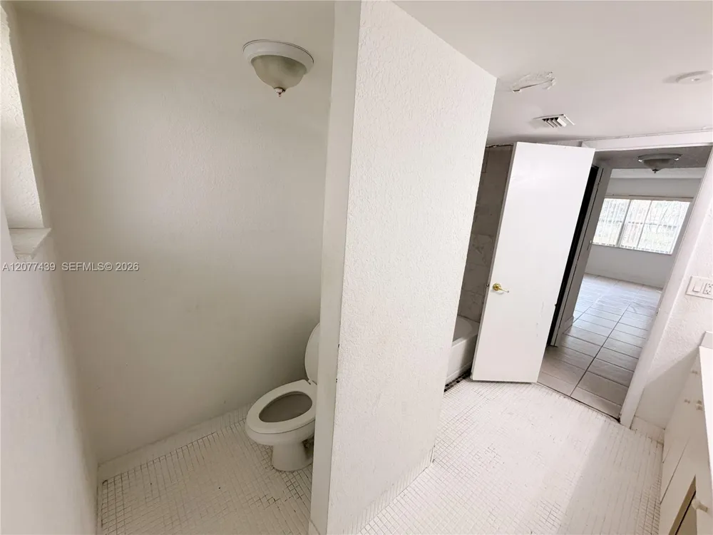 4235 University Dr #103 Sunrise, FL 33351