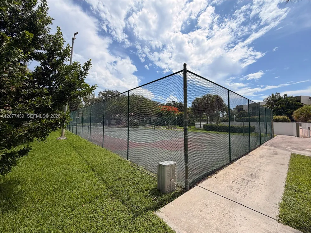 4235 University Dr #103 Sunrise, FL 33351