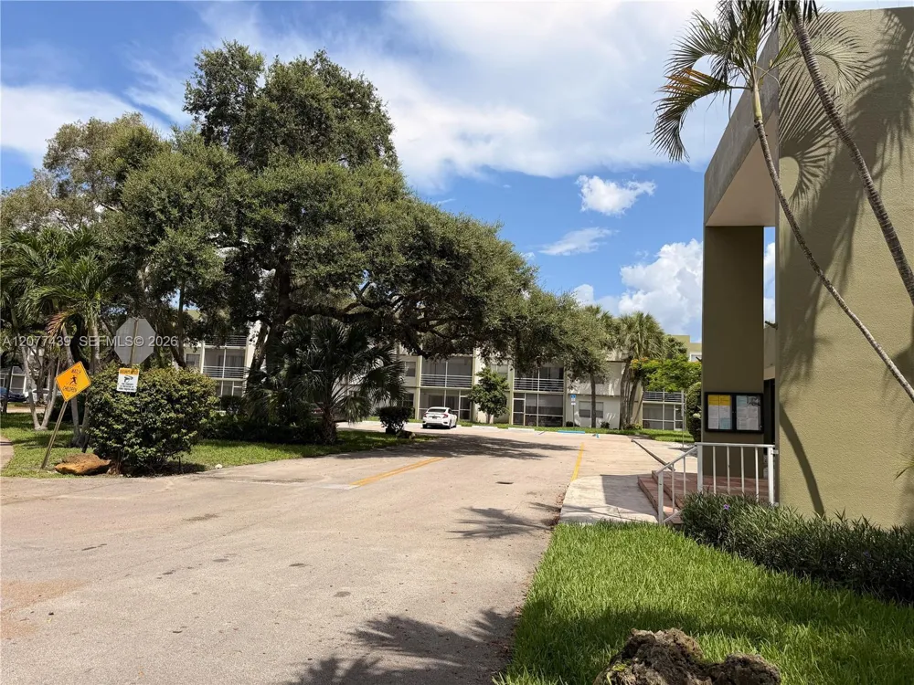 4235 University Dr #103 Sunrise, FL 33351