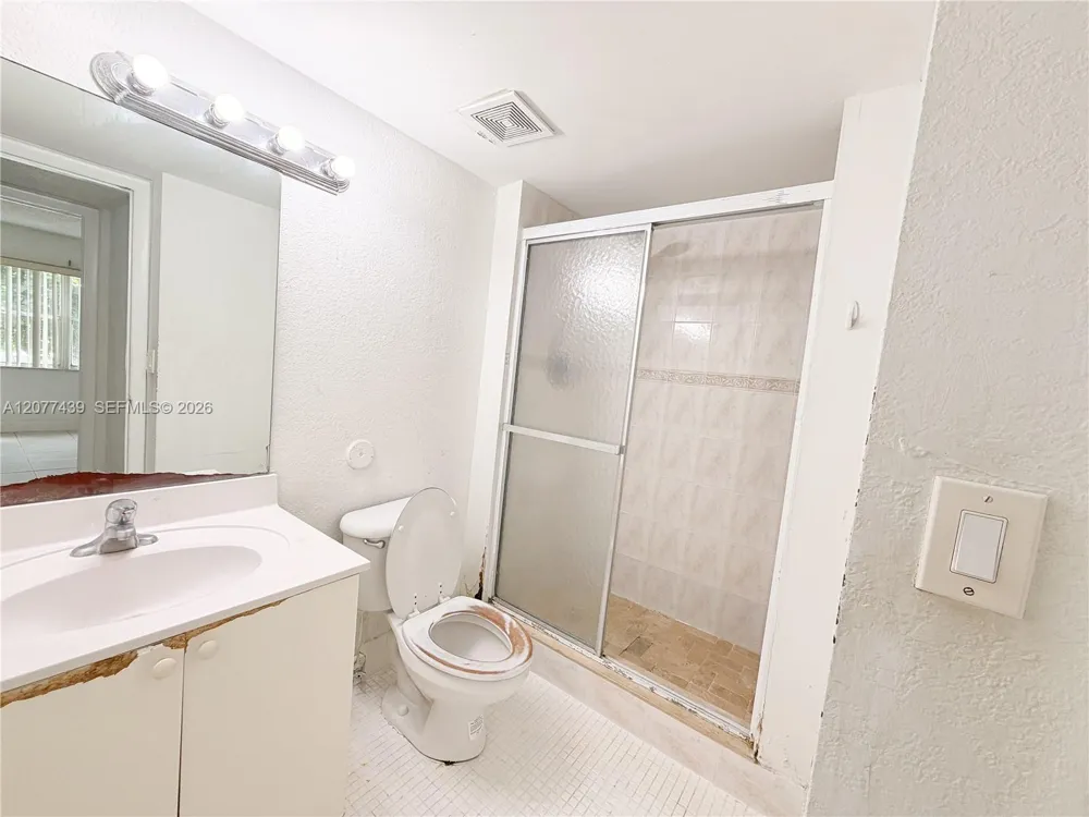 4235 University Dr #103 Sunrise, FL 33351