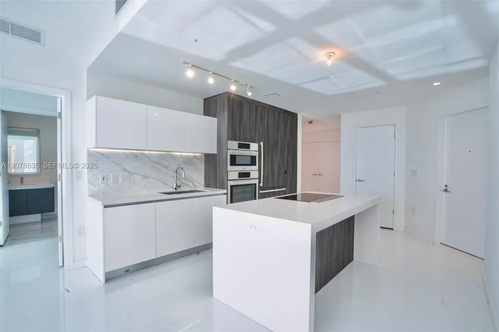 851 NE 1st Ave #3007 Miami, FL 33132