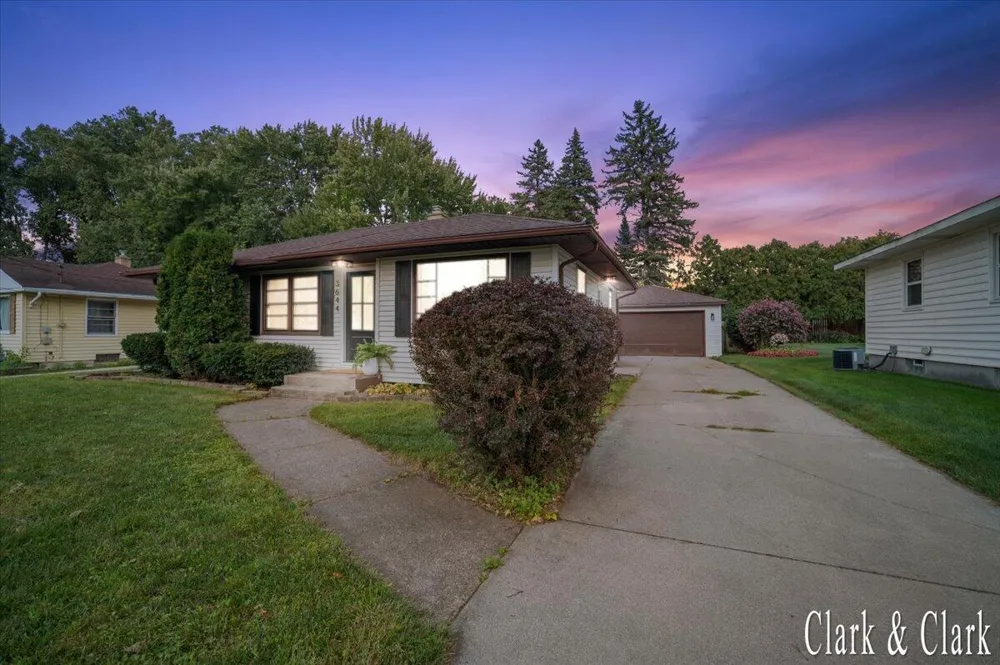 3644 Hazelwood Avenue SW Wyoming, MI 49519