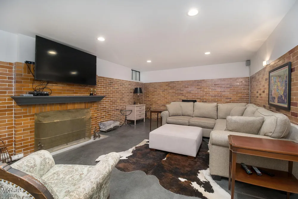 1405 Long Road Kalamazoo, MI 49008