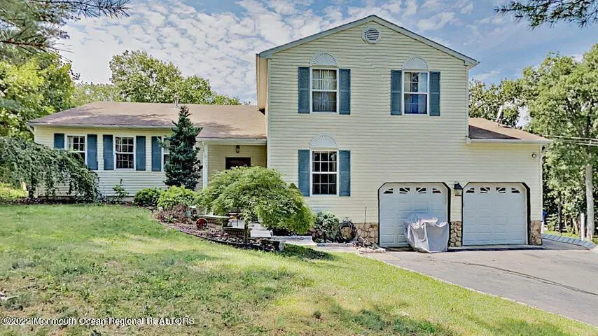 31 Oakland Drive Jackson, NJ 08527