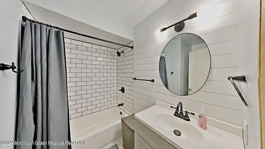 31 Oakland Drive Jackson, NJ 08527