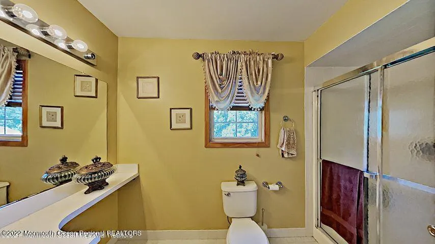 31 Oakland Drive Jackson, NJ 08527