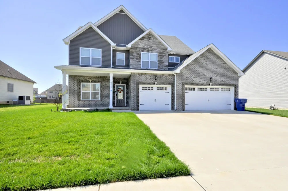 279 Bluebriar Trce Clarksville, TN 37043