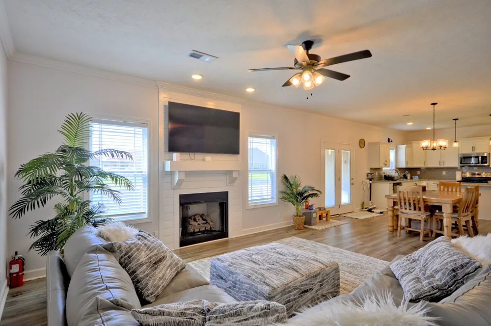 279 Bluebriar Trce Clarksville, TN 37043