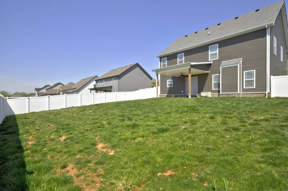 279 Bluebriar Trce Clarksville, TN 37043