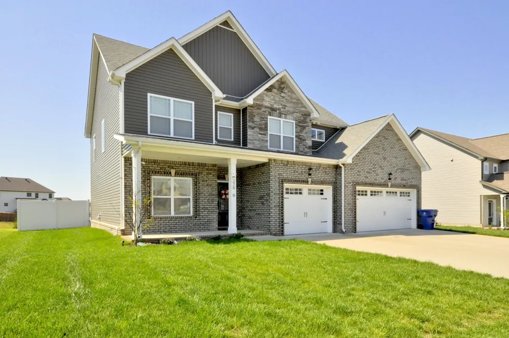 279 Bluebriar Trce Clarksville, TN 37043