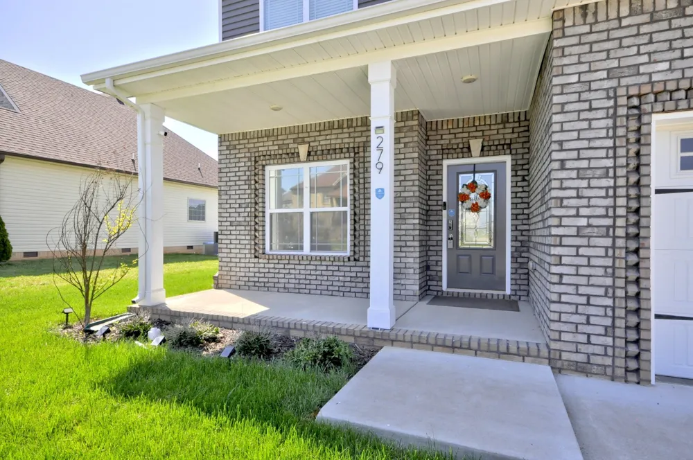 279 Bluebriar Trce Clarksville, TN 37043