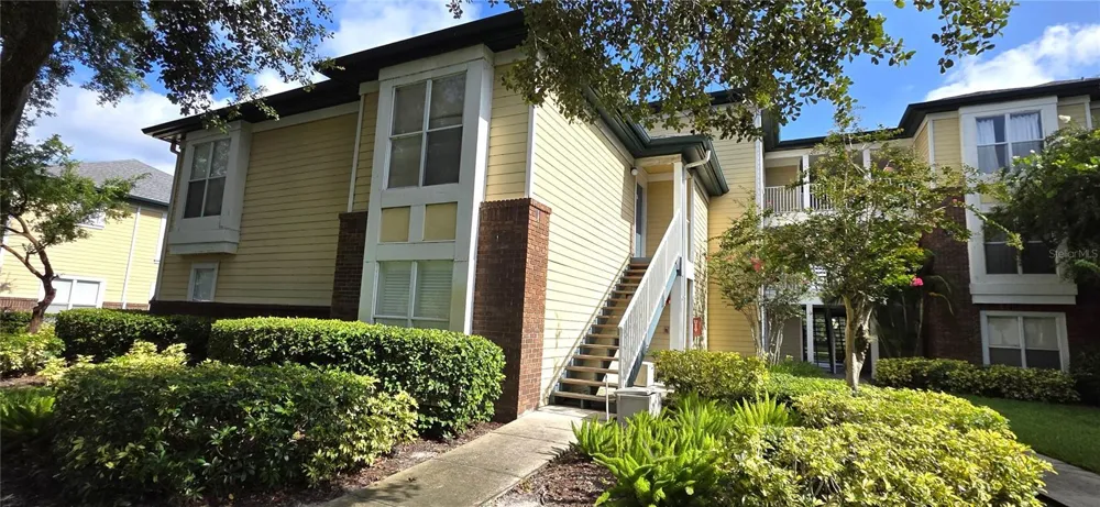 4115 CHATHAM OAK COURT #210 Tampa, FL 33624