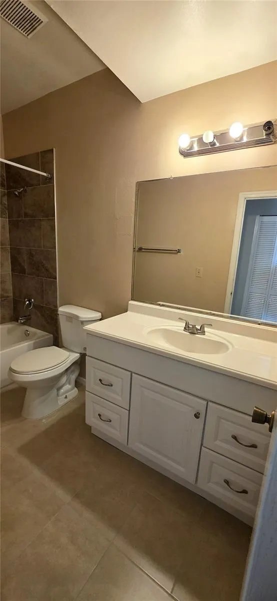 4115 CHATHAM OAK COURT #210 Tampa, FL 33624