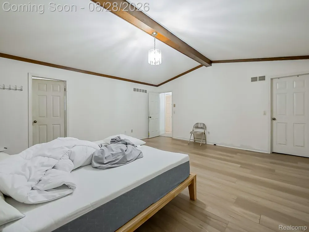 6052 Glen Eagles Drive West Bloomfield Charter Township, MI 48323