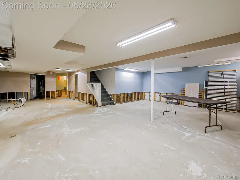 6052 Glen Eagles Drive West Bloomfield Charter Township, MI 48323