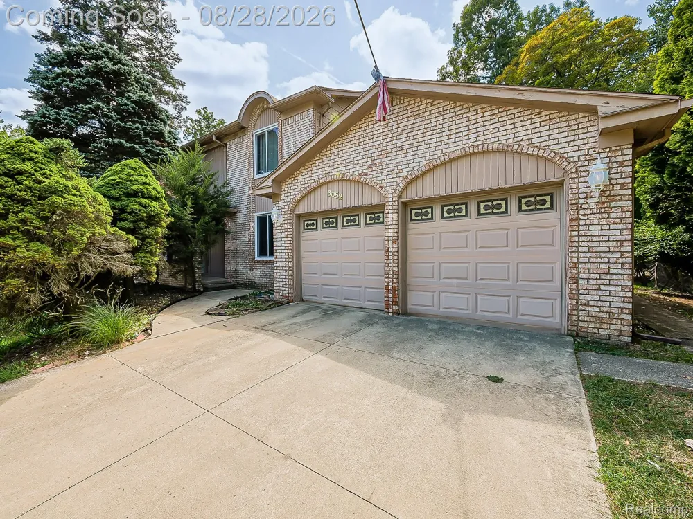 6052 Glen Eagles Drive West Bloomfield Charter Township, MI 48323